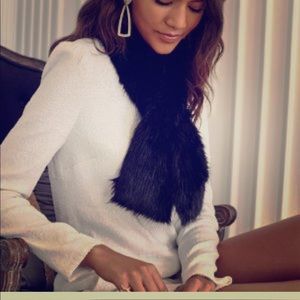 New Unfur black collar scarf